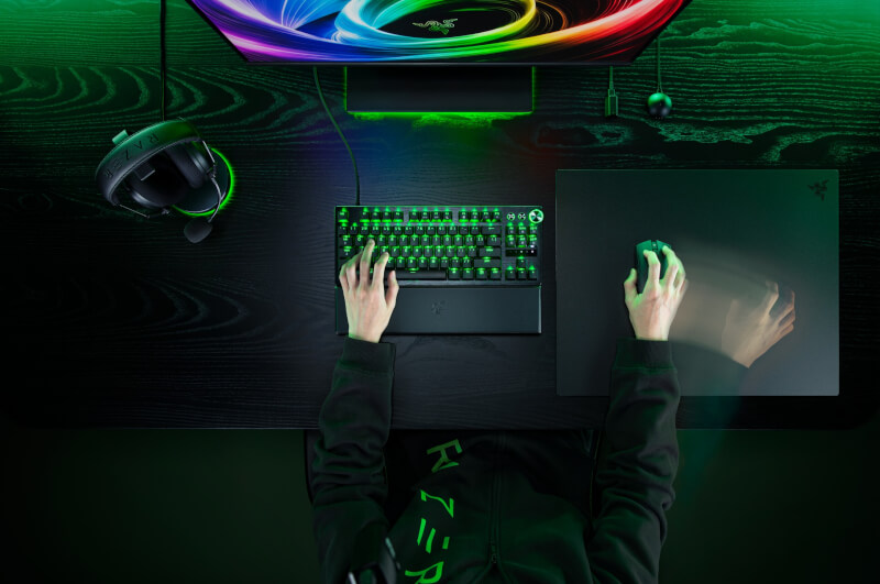 Razer Atlas Pro use.jpg